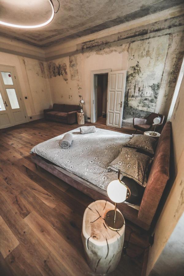 Ruttner Suite Veszprem Ngoại thất bức ảnh